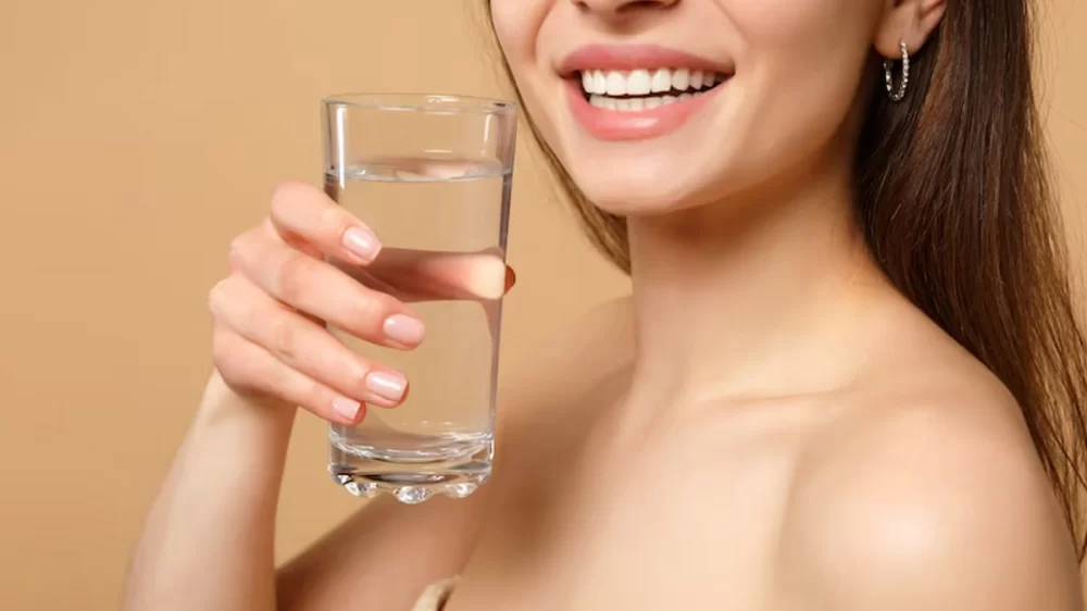 The Role of Hydration in Oral Health – How Staying Hydrated Benefits Your Teeth and Gums