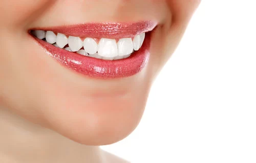 Best Natural Ways to Whiten Teeth Without Chemicals – Safe & Effective Solutions