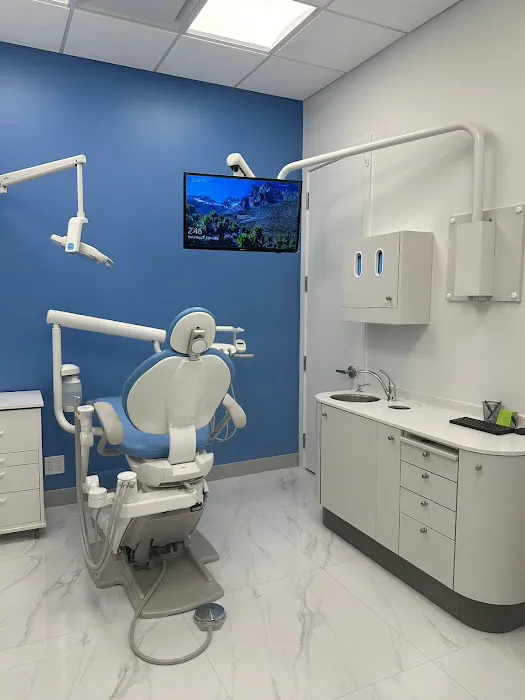 Sun Dentistry l 阳光牙科南素里店(South Surrey) Picture 5