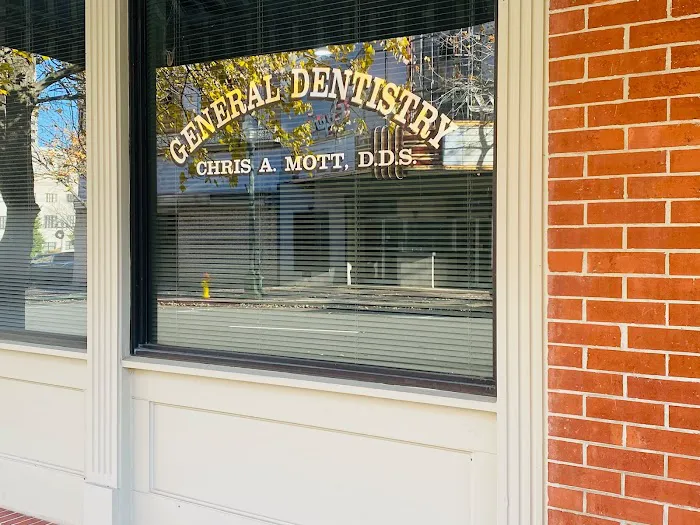 Dr. Chris A Mott DDS Picture 3