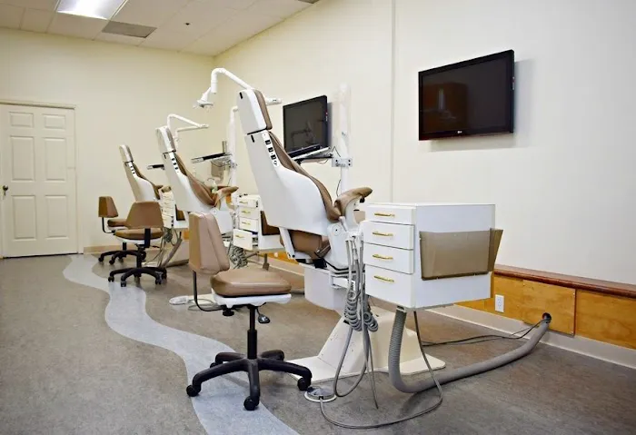 College Dental Group and Orthodontics Picture 2