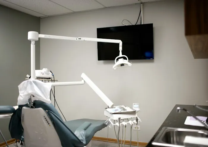 City Limits Dental: Lisa Vihnanek DDS Picture 4
