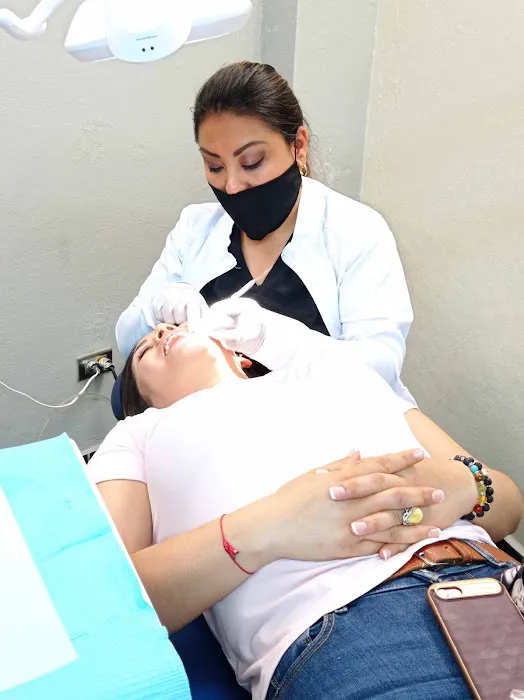 Dentista Dental Nájar . Dra. Marcela Martinez Picture 6