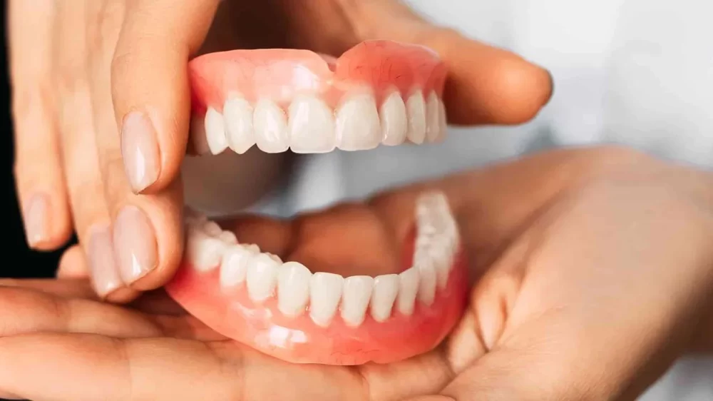 How to Clean Your Dentures Properly: A Complete Guide for Effective Care