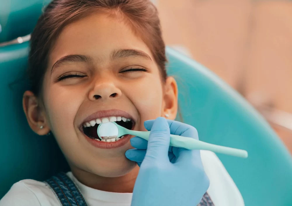 Essential Oral Hygiene Tips for Elderly with Dentures to Maintain Healthy Smiles