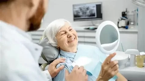 Oral Hygiene Tips for Elderly with Dentures