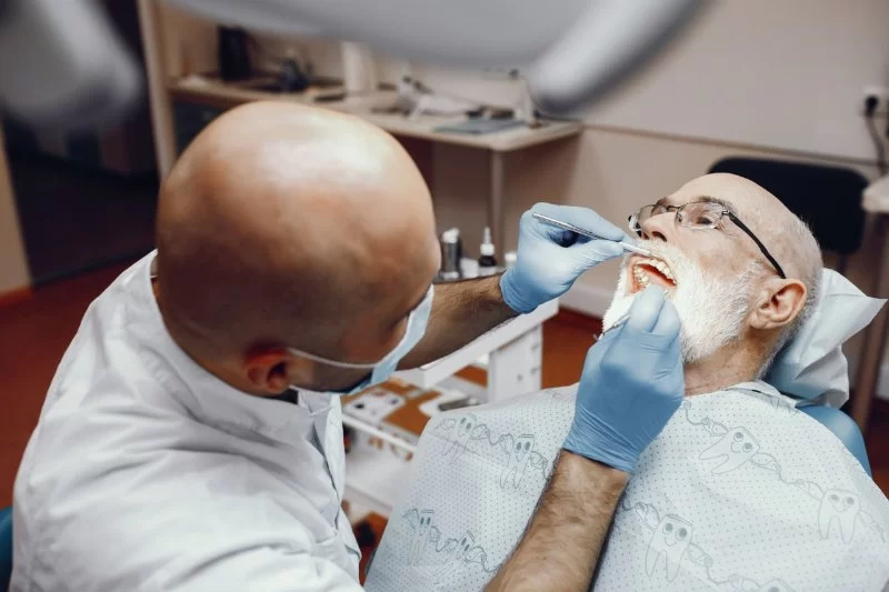 Oral Cancer Warning Signs and When to Schedule a Dentist Visit