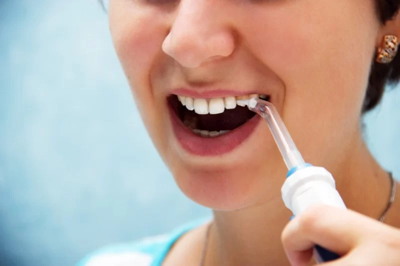 Water Flossers for Teens and Signs You Should See a Dentist Immediately