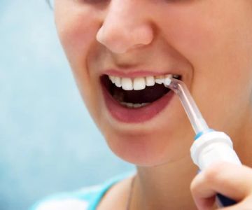 Water Flossers for Teens and Signs You Should See a Dentist Immediately